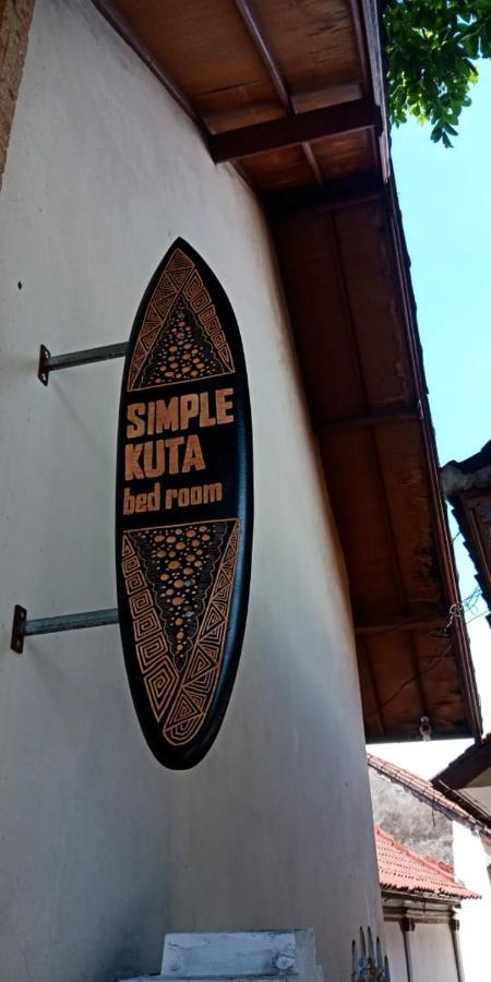 Simple Kuta Bedroom Wisma tamu