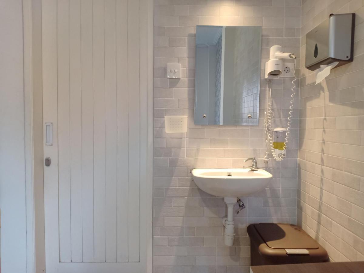 Simple Kuta Bedroom Guest house